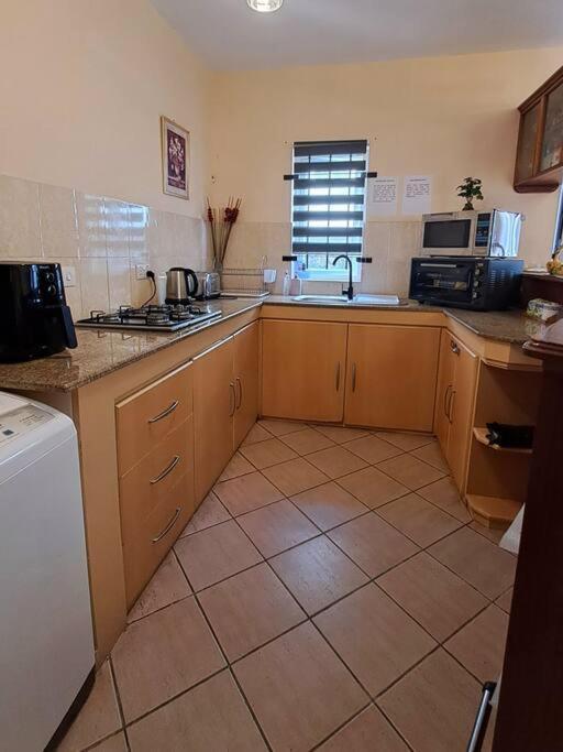 Sunshine Luxurious Villa:4 Mins Walk From Beach Flic-en-Flacq Eksteriør bilde