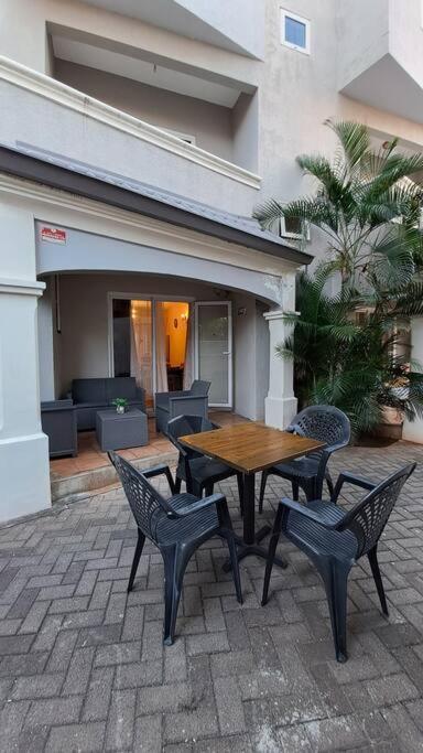 Sunshine Luxurious Villa:4 Mins Walk From Beach Flic-en-Flacq Eksteriør bilde